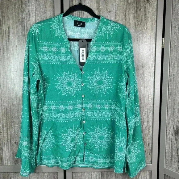 Vici Top Small Green White Long Bell Sleeve V Neckline Button Up Front - Picture 1 of 7